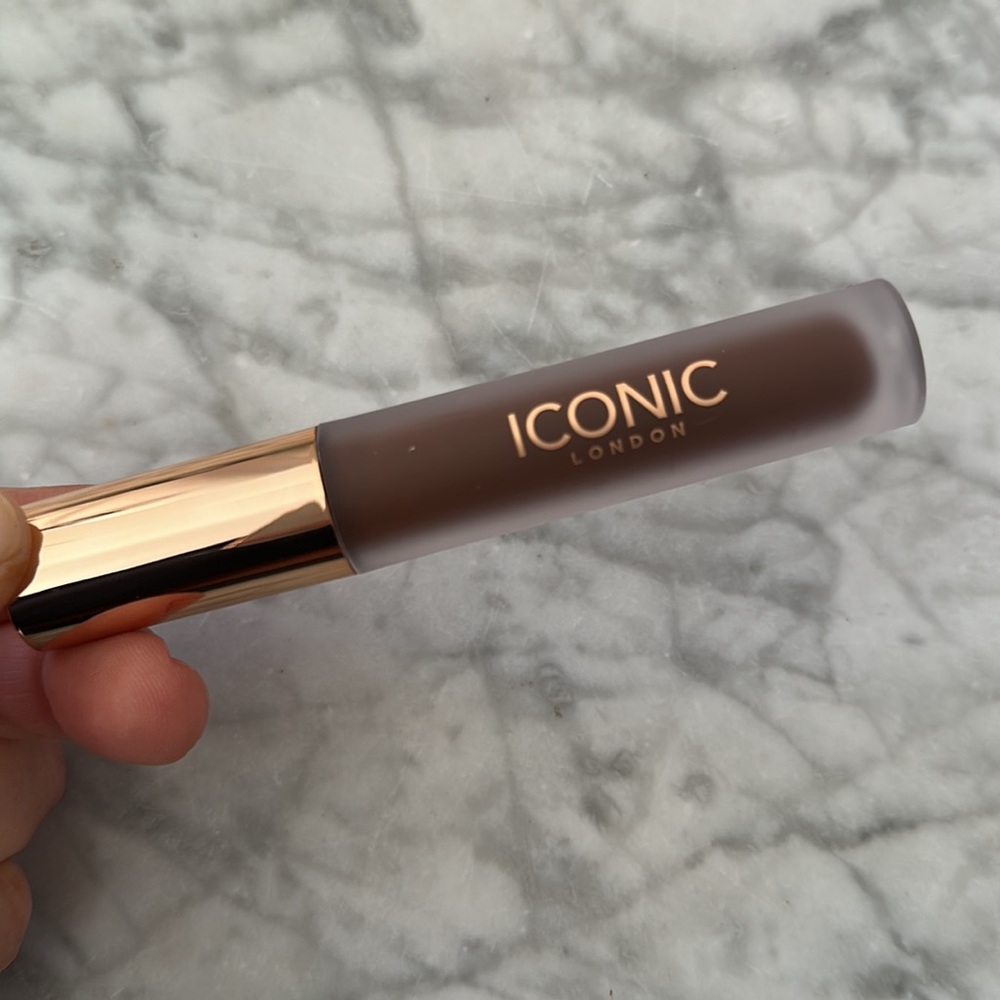 ICONIC London Seamless Concealer in Shade RICH EBONY